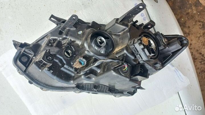 Передняя правая фара на ниссан х треил t32