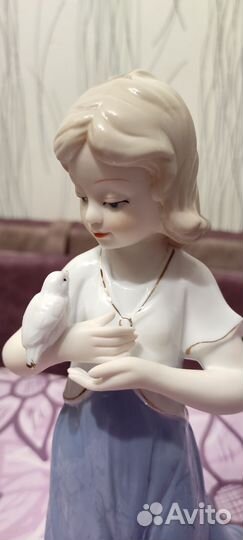 Статуэтка фарфор Девушка
