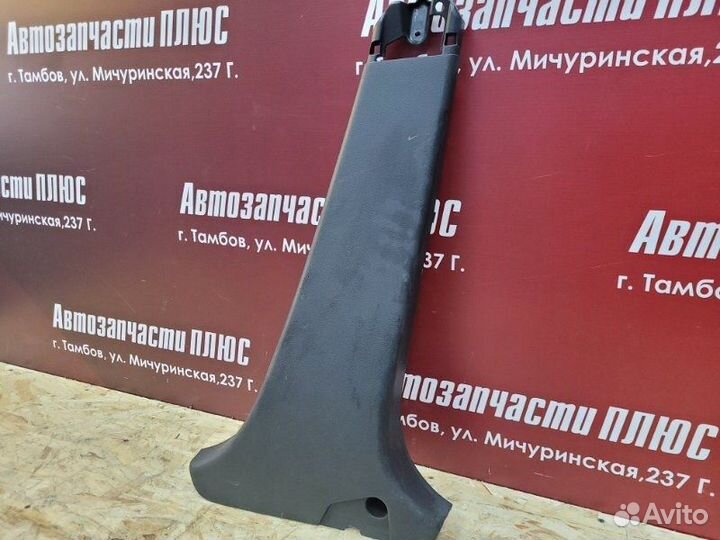 Обшивка средней стойки правая Renault Logan