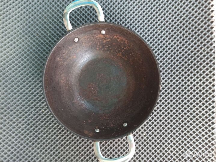 Чугунная сковорода Вок