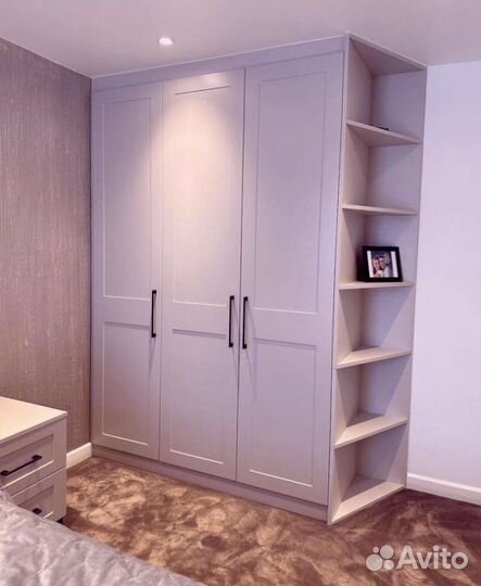 Шкаф трехстворчатый