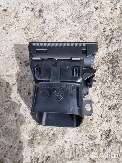 Дефлектор воздушный в торпедо правый Пассат Б-5