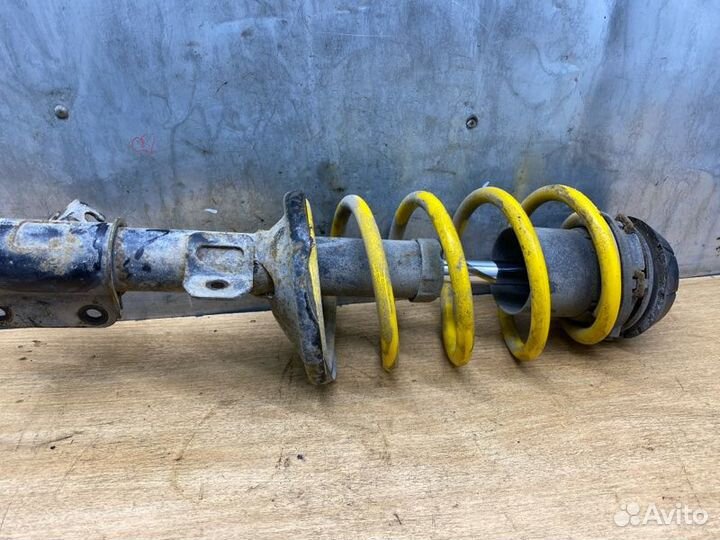 Стойка подвески передняя правая Chevrolet Lacetti