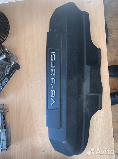 Накладка декоративная 3.2 V6 AUK на двигатель