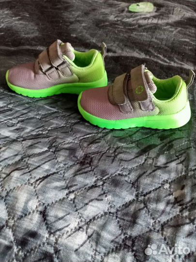 Кроссовки детские новые