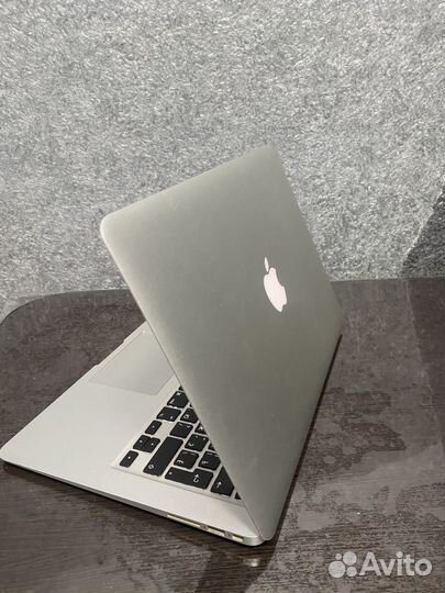 Мощный Macbook air 13 (i5/ssd256)