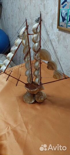 Модель парусника из морских ракушек