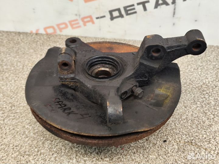 Кулак поворотный перед правый Chevrolet Spark M200