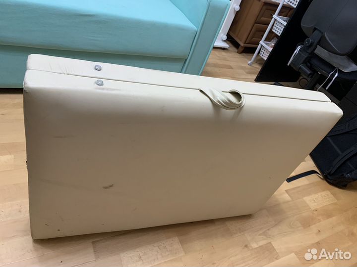 Кушетка для мастеров красоты