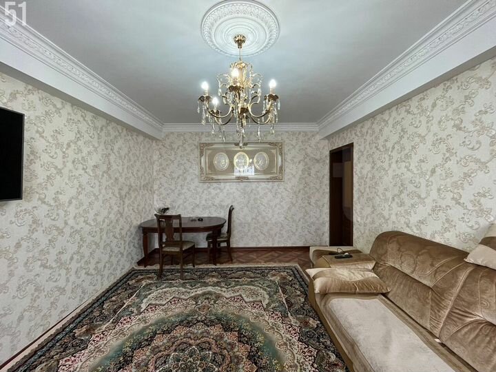 2-к. квартира, 73 м², 1/8 эт.