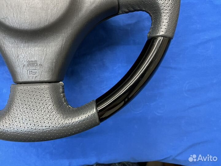 Спортивный руль с черной косточкой Toyota