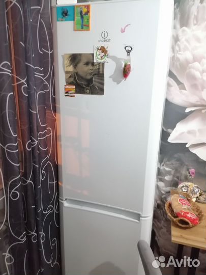 Продам холодильник