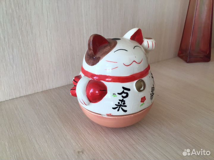 Фигурка котика из Японии