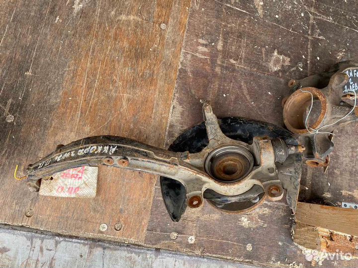 Передний правый поворотный кулак Honda Accord 7