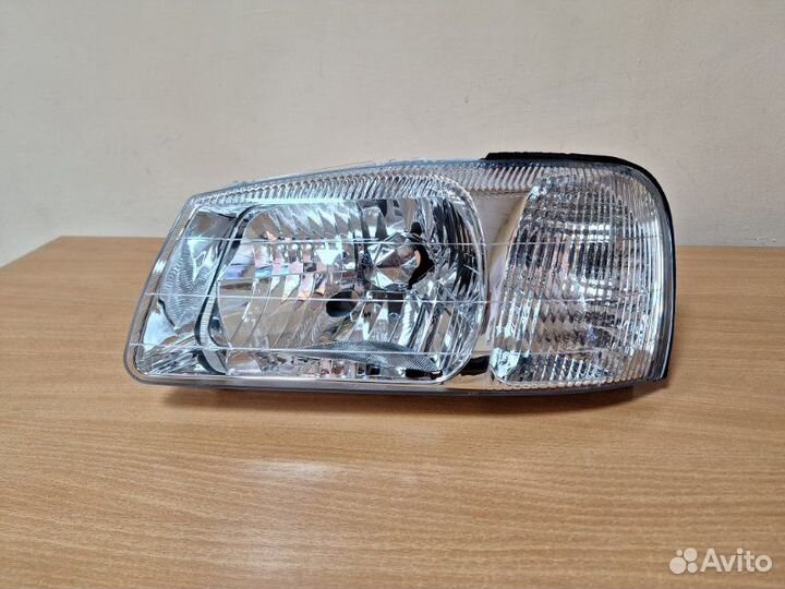 Фара передняя левая Hyundai Accent LC