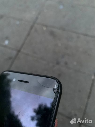 iPhone SE, 64 ГБ