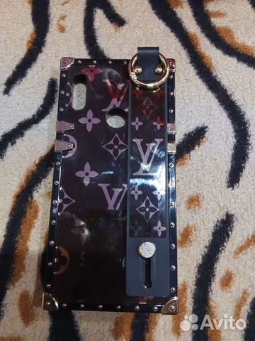 Чехлы на телефон