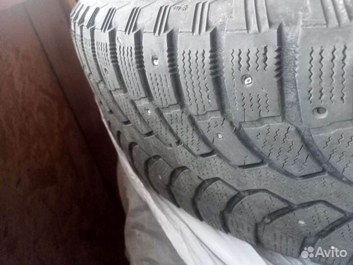 Bridgestone Blizzak Spike-01 255/65 R17