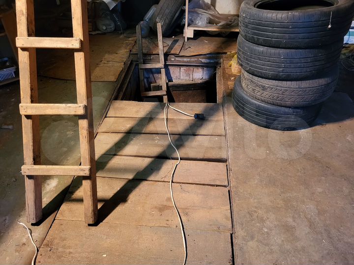 Гараж, > 30 м²