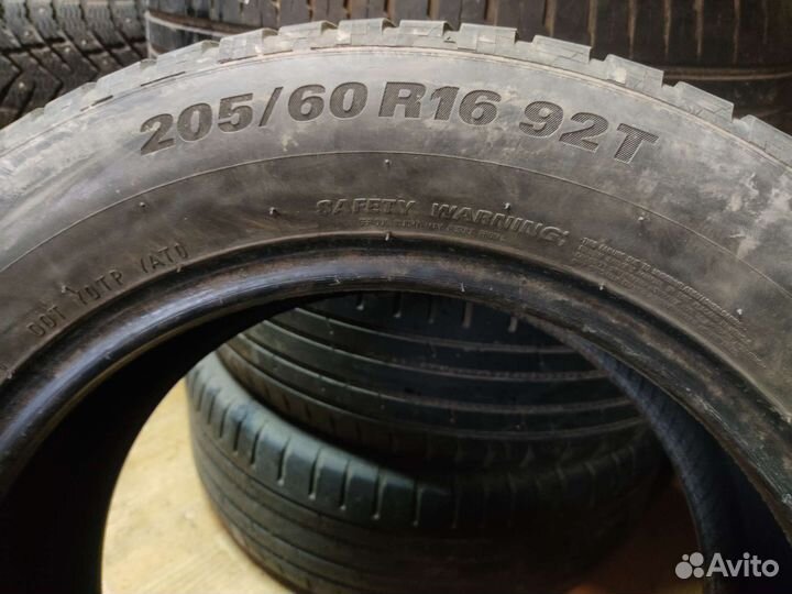 Kumho WinterCraft Ice WI31 205/60 R16 92T