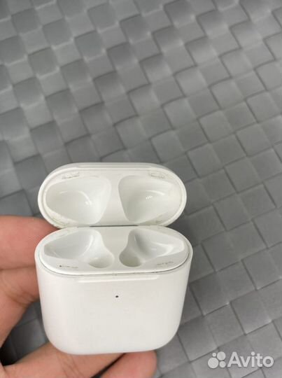 Кейс для AirPods2 с беспроводной зарядкой оригинал