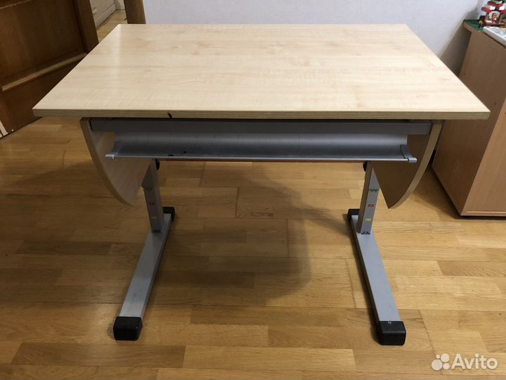Растущая парта для школьника бу
