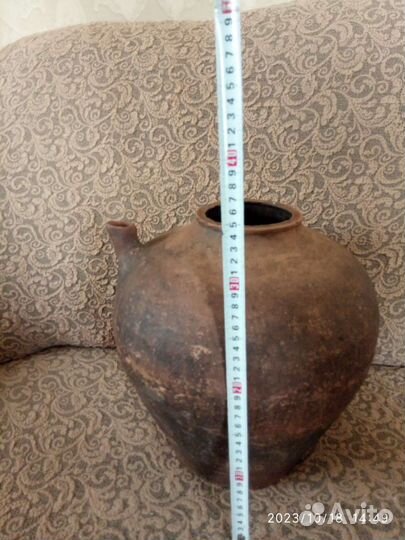Глиняный кувшин большой