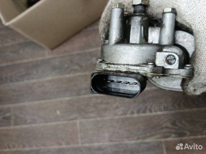 Моторчик трапеции дворников (стеклоочистителя)