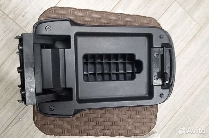 Кожаный подлокотник Mitsubishi Lancer Evolution X