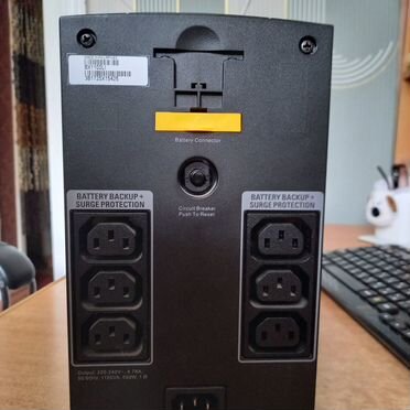 Источник бесперебойного питания APC 1100