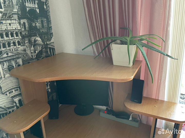 Компьютерный стол