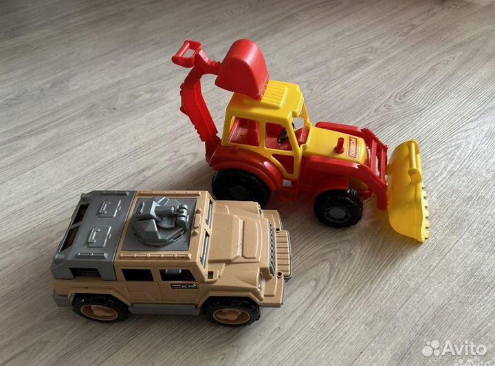 Трактор экскаватор+джип 