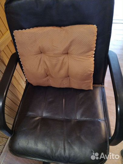 Кожанное текстильные офисные кресла стулья