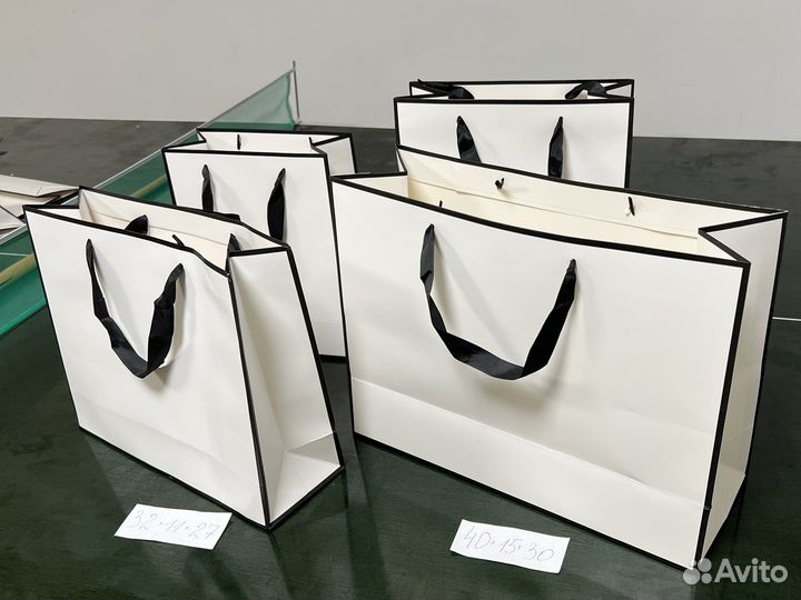 Новый бумажный пакет тревдый подарочный белый 45
