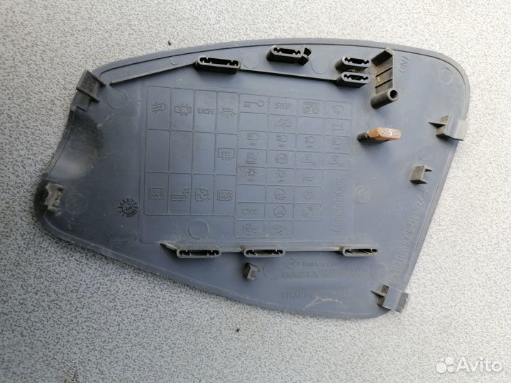 Накладка блока предохранит. Renault Logan 2005-14