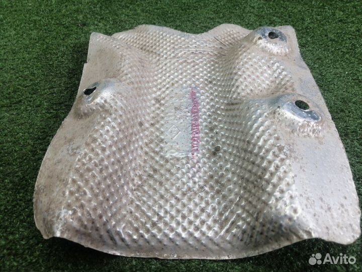 Экран тепловой Renault Duster K4MA690 2013