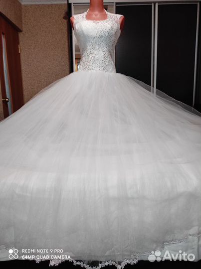 Свадебное платье,аксессуары.Детская одежда бесплат