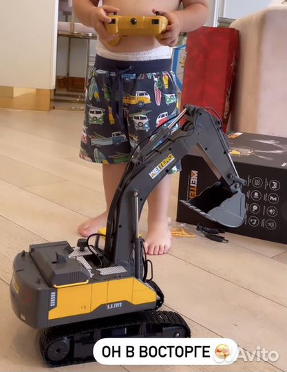 Машина экскаватор с пультом новый в коробке