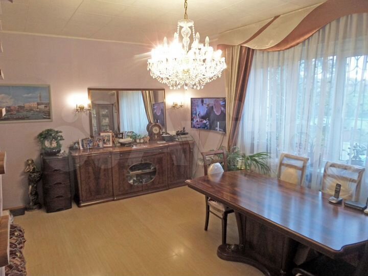 4-к. квартира, 230 м², 2/4 эт.