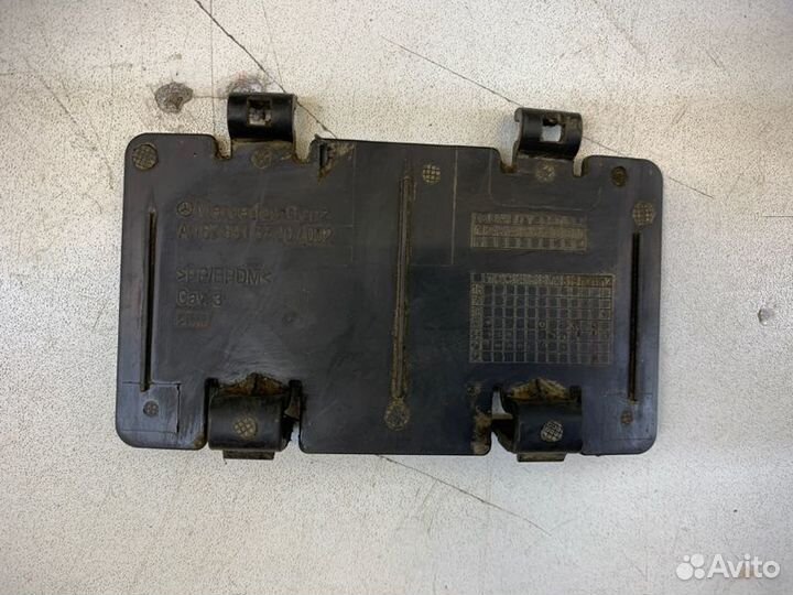 Заглушка подкрылка передняя правая Mercedes-Benz