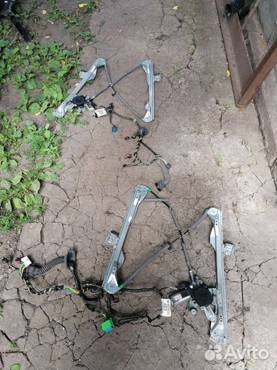 Передний правый стеклоподъемник фокус 1