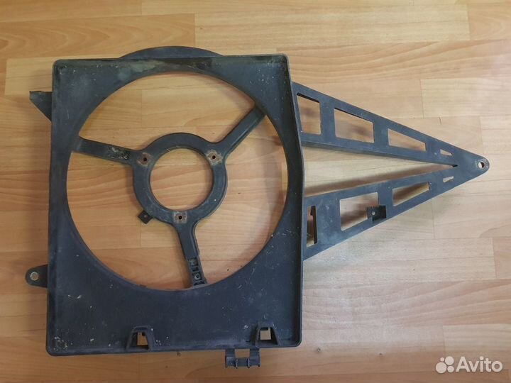 Диффузор внутреннего вентилятора на Opel Omega B