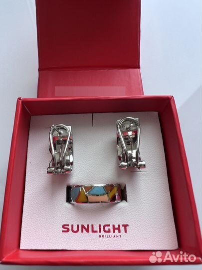 Серьги и кольцо из серебра с эмалью и бриллиантом