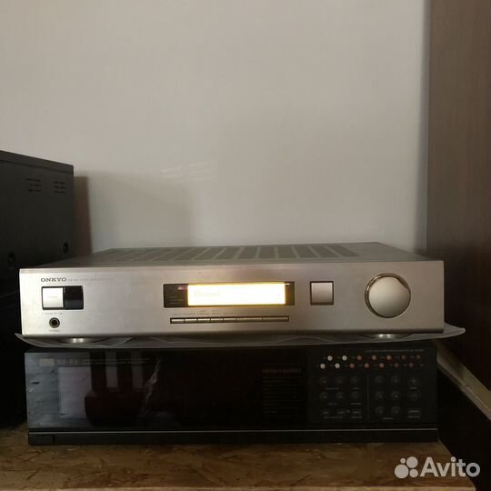 Onkyo R-100 FM/AM tuner amplifier