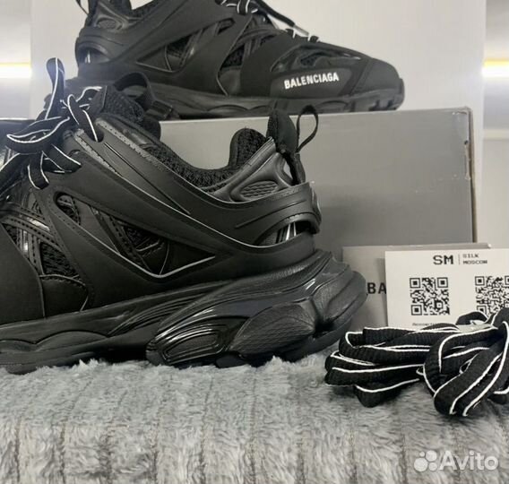 Bаlеnciaga tracк 1 black нa pуках