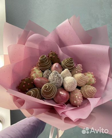 Букеты из клубники и цветов в шоколаде