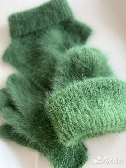 Комплект шапка из ангоры варежки манишка