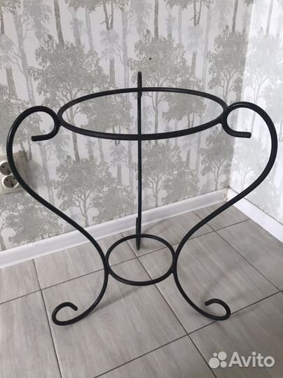 Подставка металлическая для цветов
