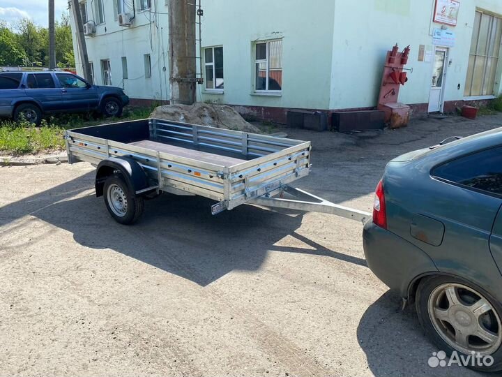 Прицеп легковой с размером 2,7 на 1,3. Фаркоп