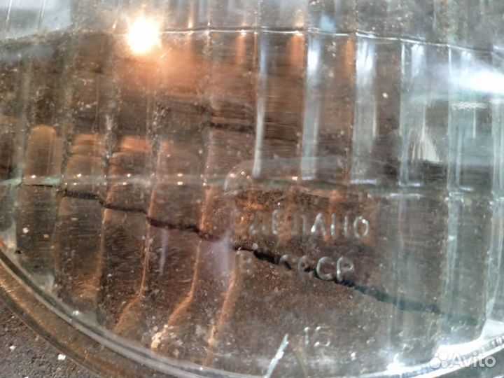 Стекло на фару ваз 2106